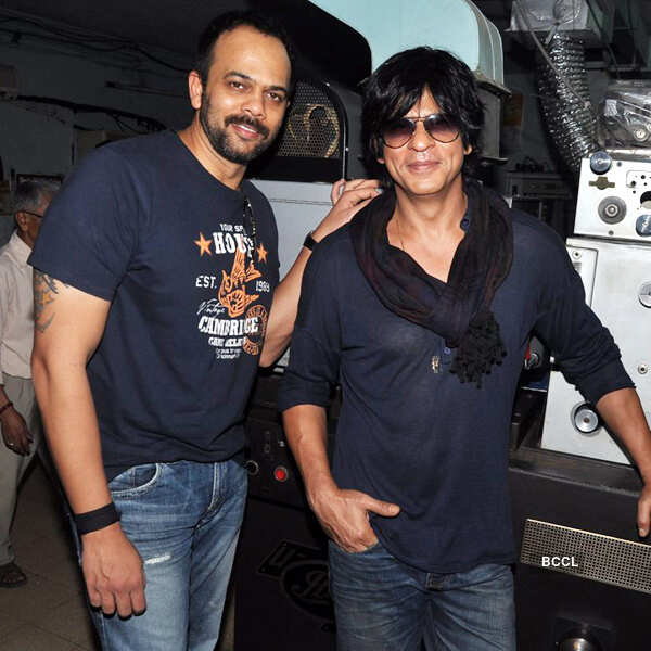 SRK pulls crowd @ Multiplexes