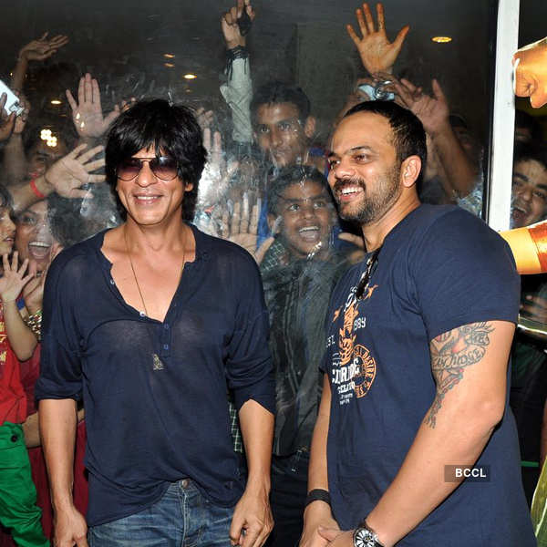 SRK pulls crowd @ Multiplexes