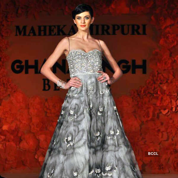 Karisma walks for Maheka Mirpuri