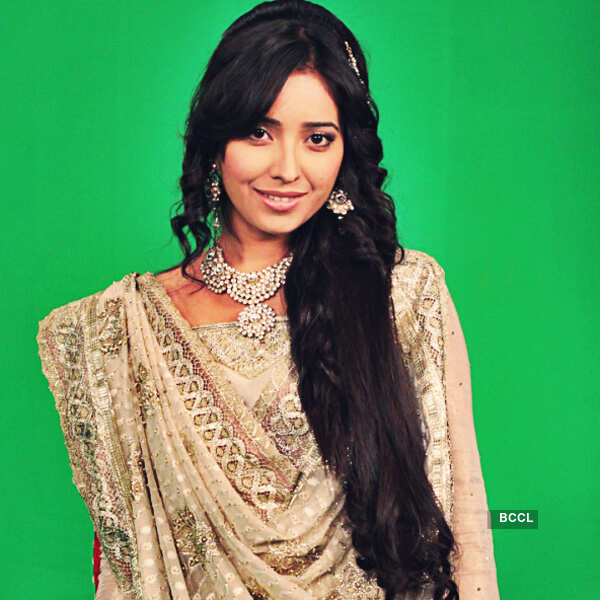 Asha heart. Пурви Дешмукх. Аша неги. Аша неги индийская актриса. Аша неги индийская актриса 2021 год