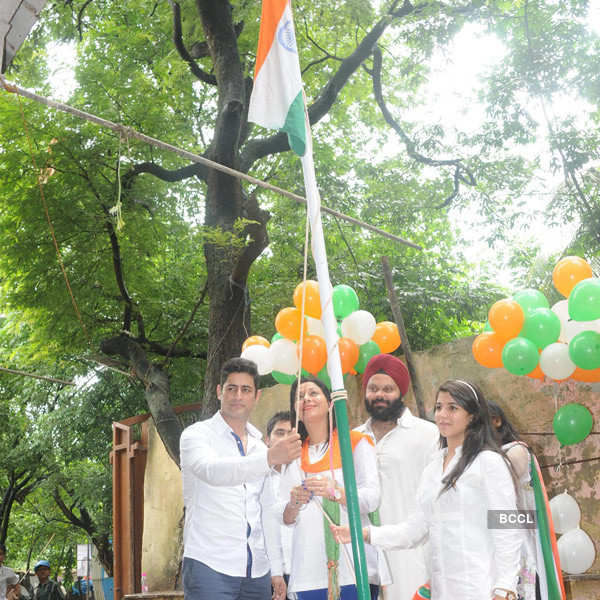 Mohit celebrates Independence Day with orphan kids