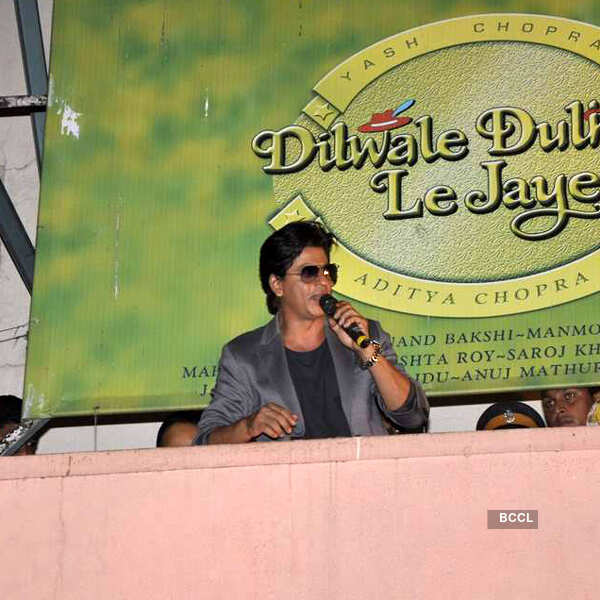 SRK visits Maratha Mandir