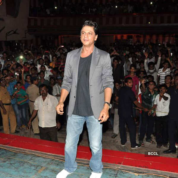SRK visits Maratha Mandir