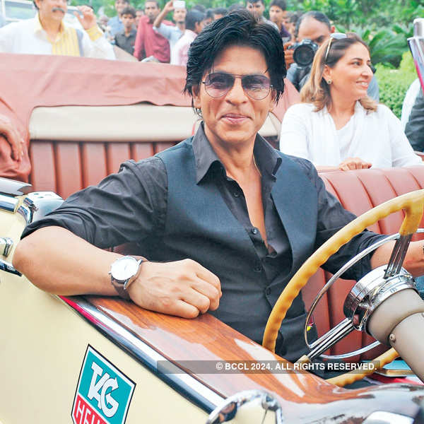 SRK @ 50th anniv of Carrera
