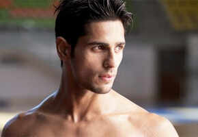 Siddharth Malhotra acts weird, threatens to sue fans