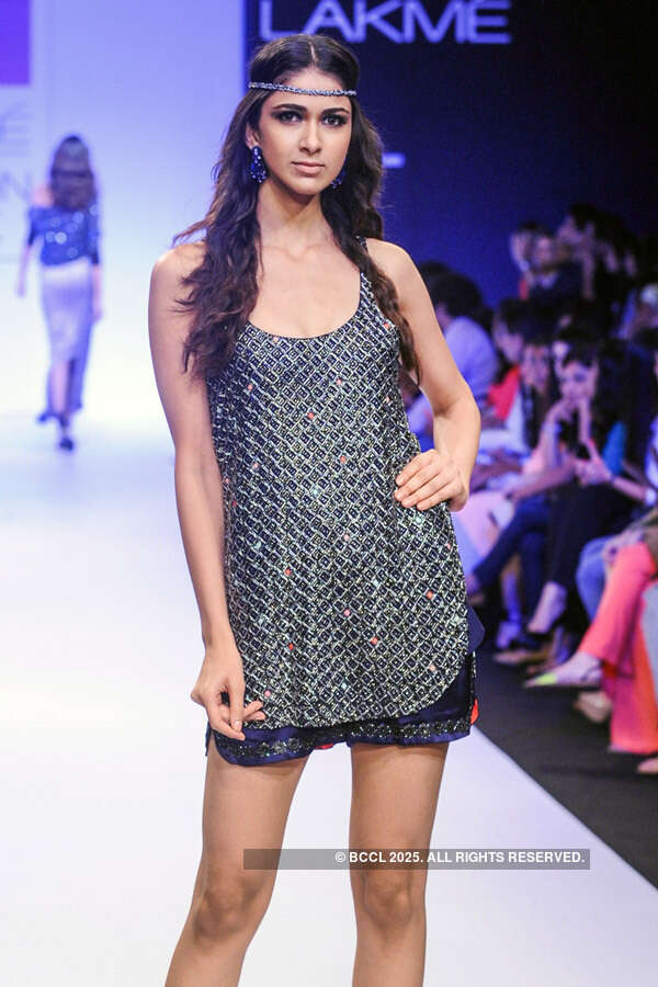 LFW'13: Anushka Khanna