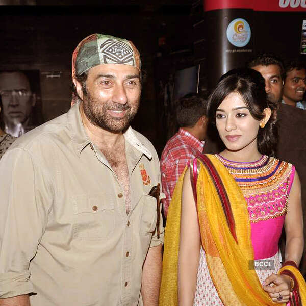 Санни деол биография и жена фото Sunny Deol with Amrita Rao during the first look unveiling of the movie Singh Sa