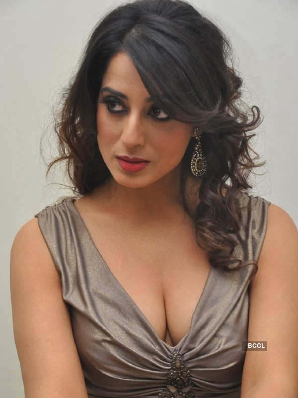 Mahie Gill's Portfolio pics