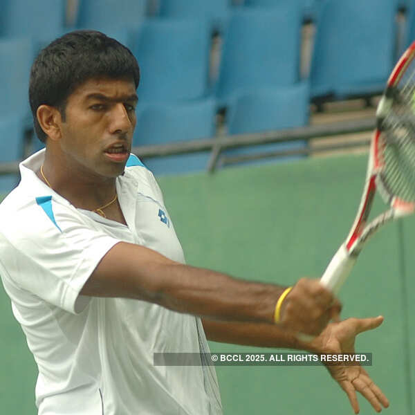 US Open 2013: Somdev, Bhupathi crash out