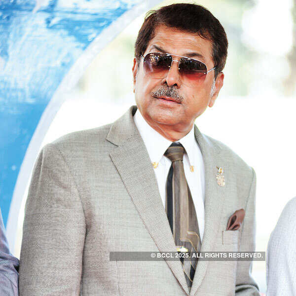 Pune socialites at a race party