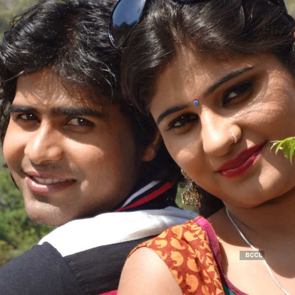 Lado Madheshiya And Neha Shree Singh In A Still From Bhojpuri Movie Pyar Kauno Khel Na Hai 8476