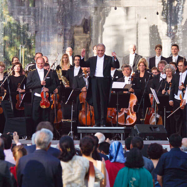 Zubin Mehta performs In Kashmir