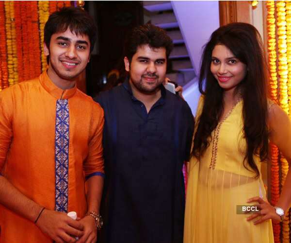 Celebs at Kapil, Mmonika Arora's do 