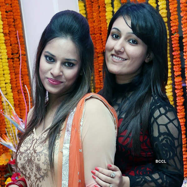 Celebs at Kapil, Mmonika Arora's do 