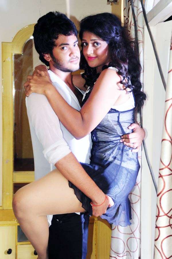 Amma Nanna Oorelithe