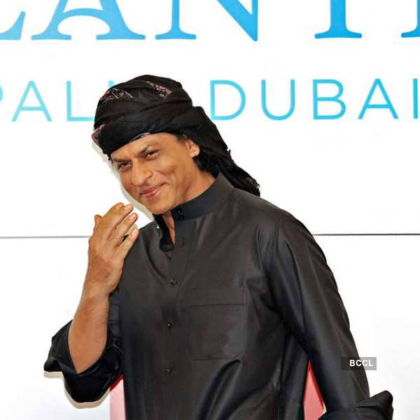 Shahrukh Khan Royal Entry In His New Look, Black Pathani