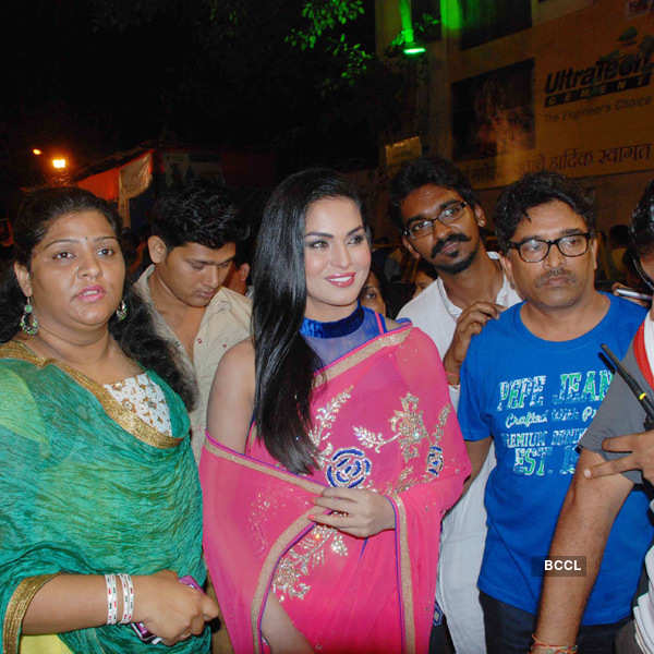 Veena Malik Was Also Spotted At Lalbaug Ka Raja In Mumb