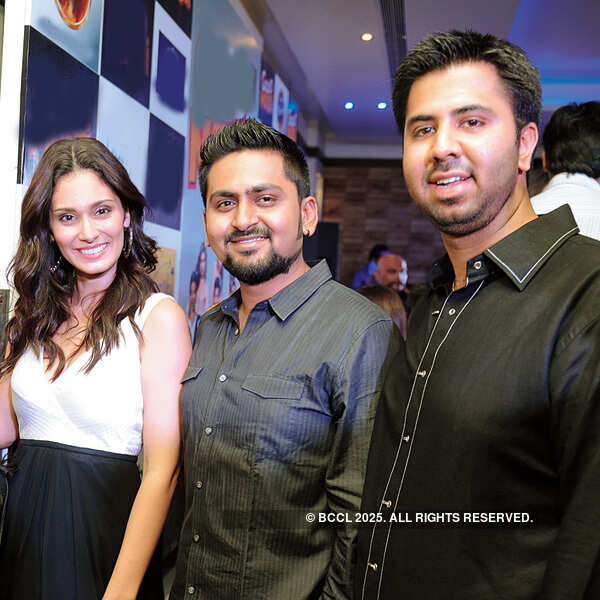 Grand Masti team inaugurate Flambos Tavern