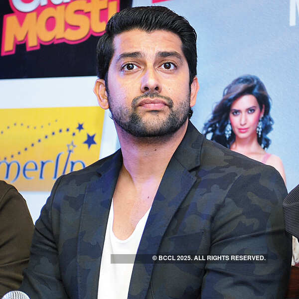 Grand Masti team inaugurate Flambos Tavern