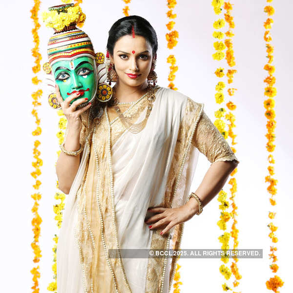 Shwetha Menon's Onam special photoshoot 