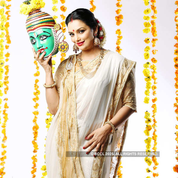 Shwetha Menon's Onam special photoshoot 