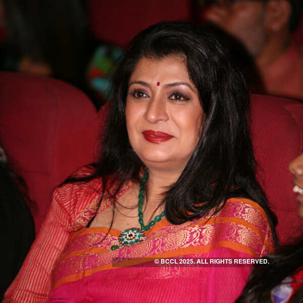 T'wood stars @ award ceremony