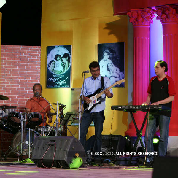 T'wood stars @ award ceremony