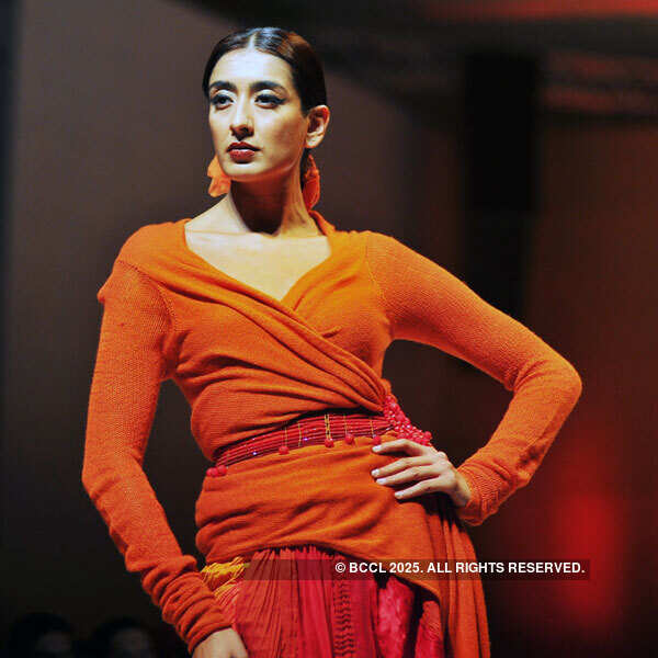Namrata walks for Tarun Tahiliani