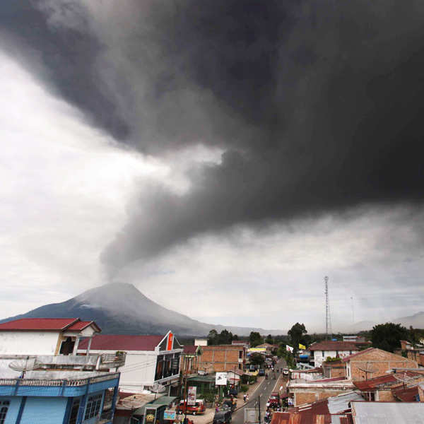 Volcano erupts again in western Indonesia