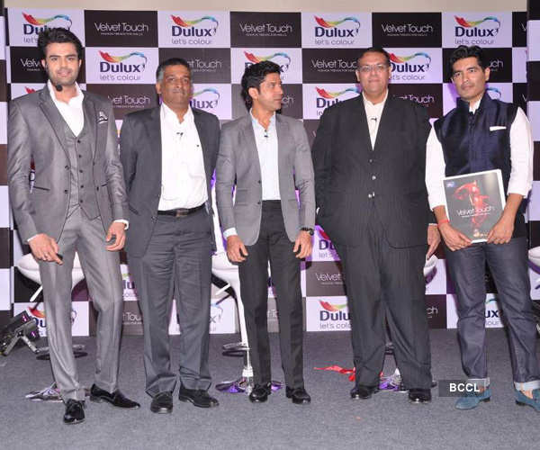 Farhan, Manish at Dulux press meet