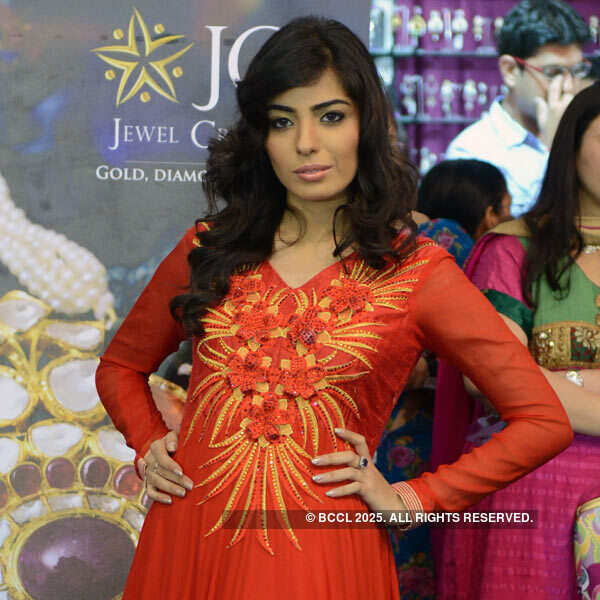 Meena Bazaar's fashion extravaganza