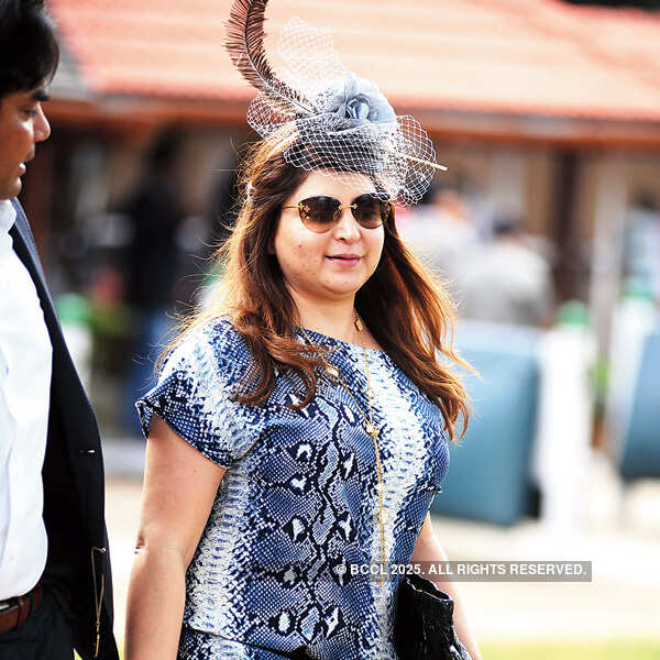 Socialites at a race party