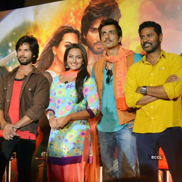 B-town Hunks Shahid Kapoor And Sonu Sood During The Launch Of The Movie ...