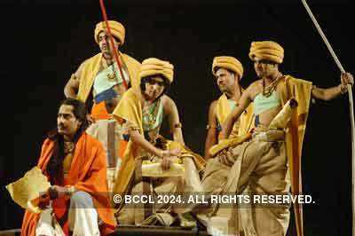 Kaushik Sen directed Tagore's 'Bidushak'