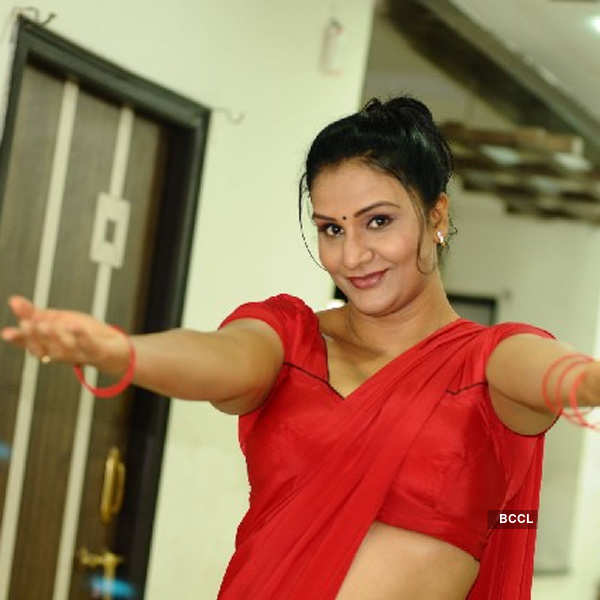 Voluptuous Apoorva Shows Off Her Navel In A Red Saree During A Photoshoot