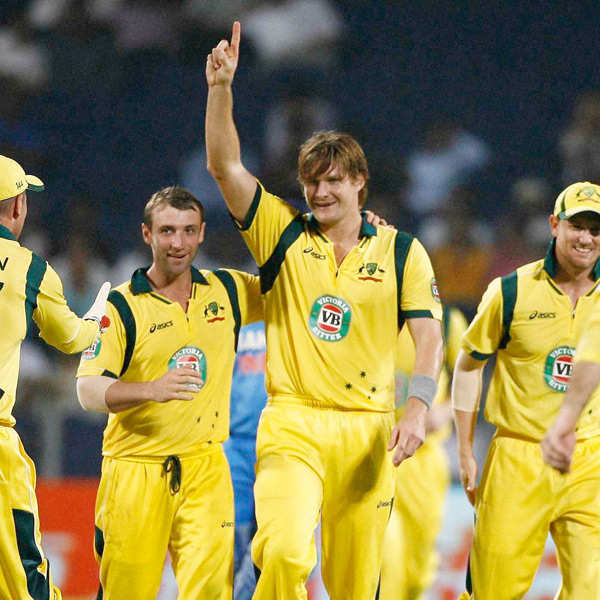 Australia rout India to take 1-0 lead