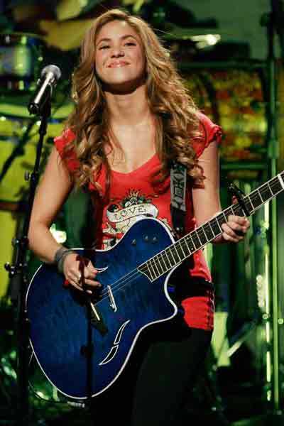 Shakira performs