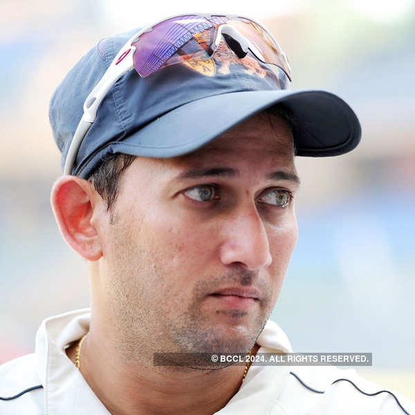 Agarkar announces retirement from all cricket