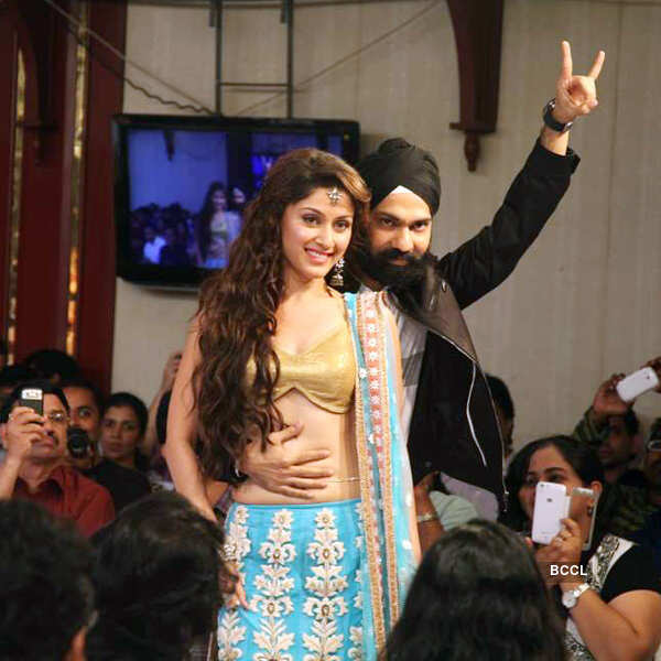 Manjari walks ramp for AD Singh 