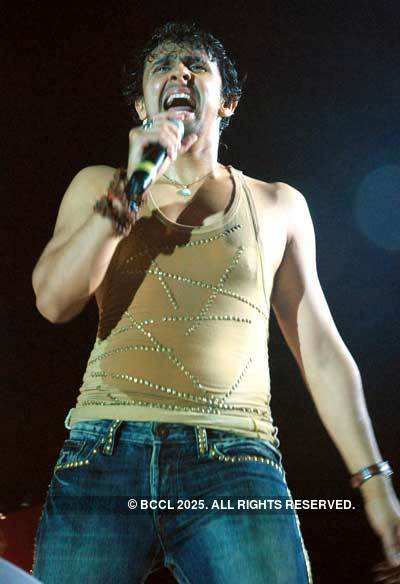 Sonu Nigam rocking