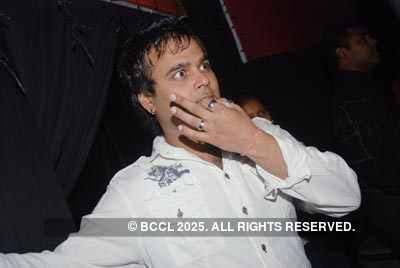 Sonu Nigam rocking