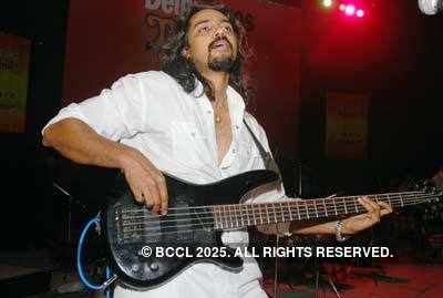 Sonu Nigam rocking