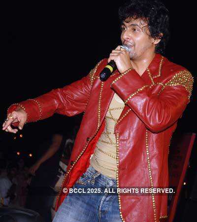 Sonu Nigam rocking