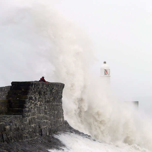 Massive storm batters southern Britain