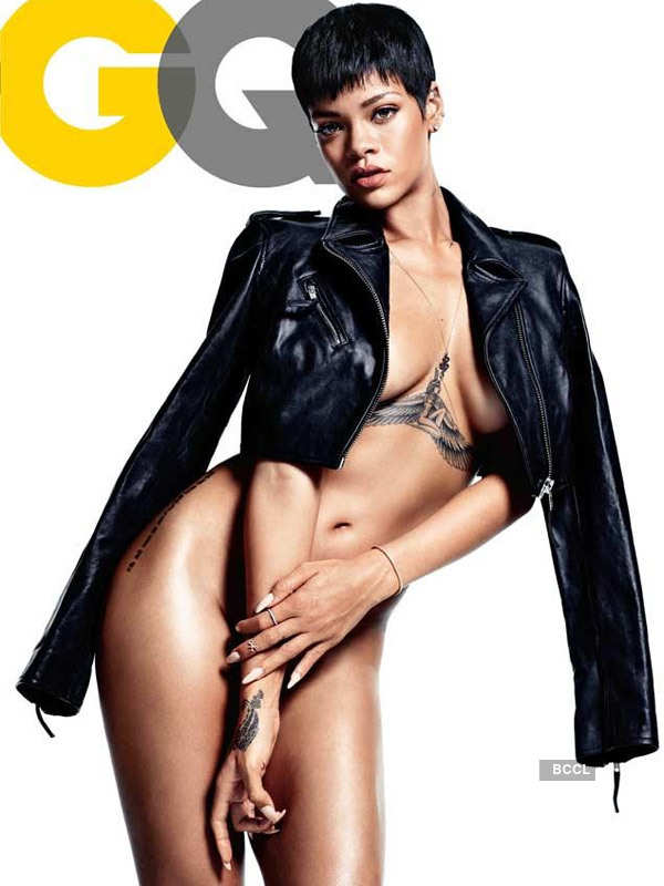Top Rihanna Flaunts Her Sexy Legs