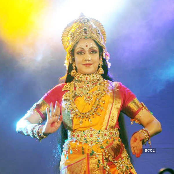 Hema attends Kali puja