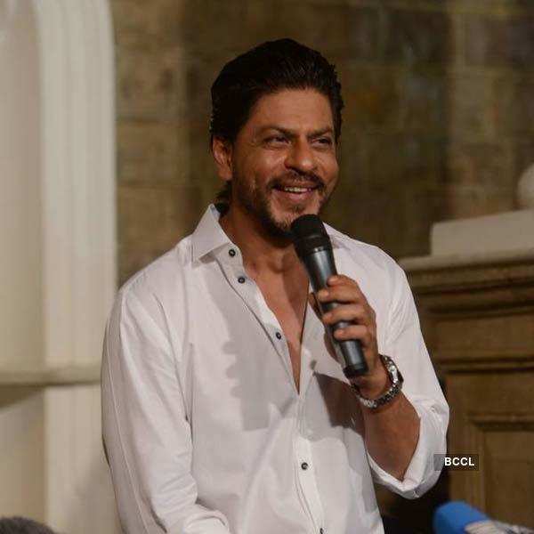 SRK celebrates his b'day with media