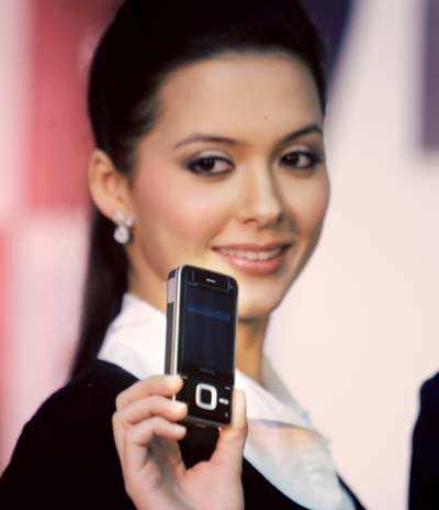 Nokia N81 8 GB mobile phone