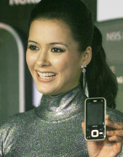 Nokia N81 8 GB mobile phone