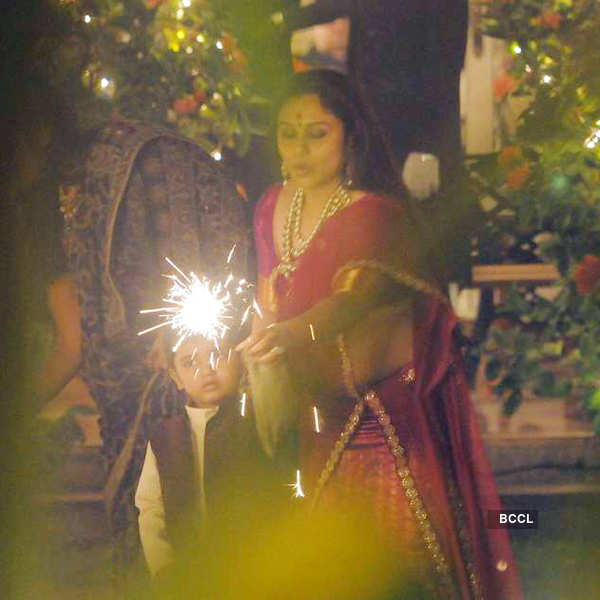 B'wood stars celebrate diwali